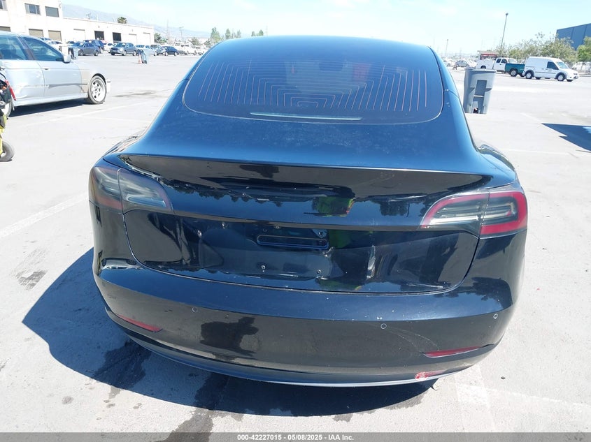 2018 Tesla Model 3 Long Range/Mid Range VIN: 5YJ3E1EA7JF011411 Lot: 42227015