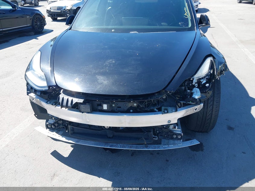 2018 Tesla Model 3 Long Range/Mid Range VIN: 5YJ3E1EA7JF011411 Lot: 42227015