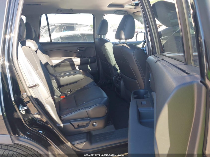 2019 HONDA PILOT VIN: 5FNYF5H56KB023379