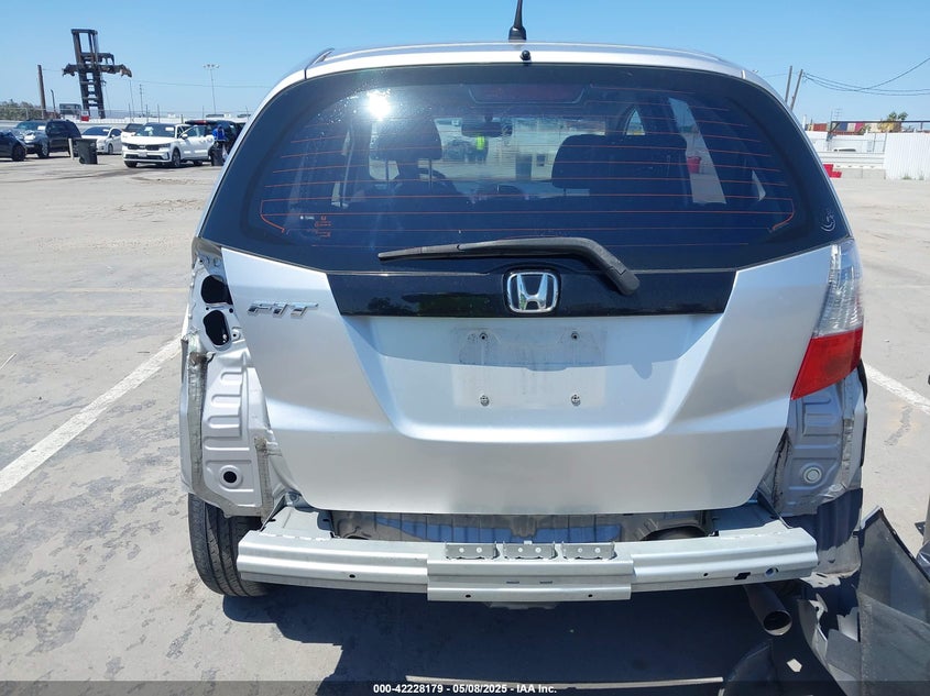 2011 HONDA FIT VIN: JHMGE8H31BC010288