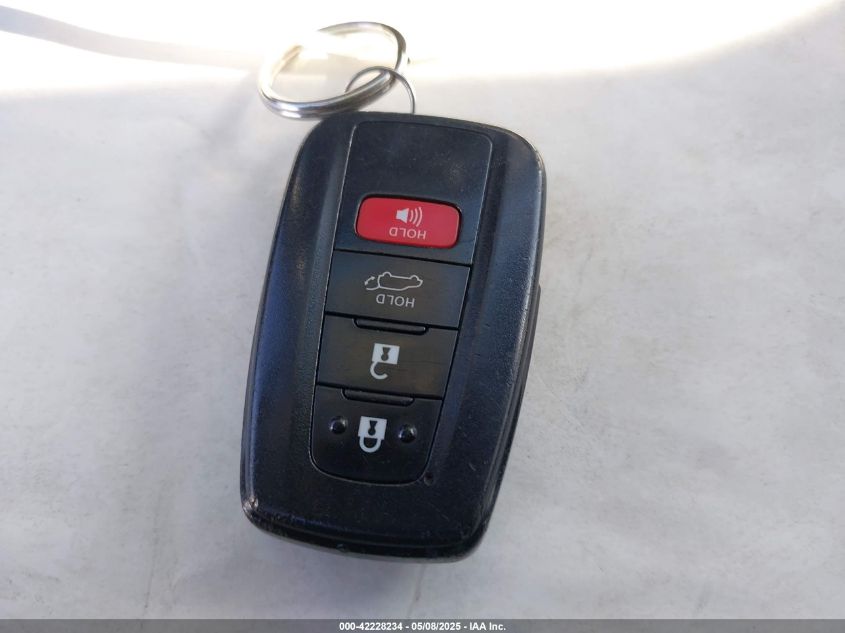 2019 Toyota Rav4 Xle VIN: JTMW1RFV0KD041108 Lot: 42228234