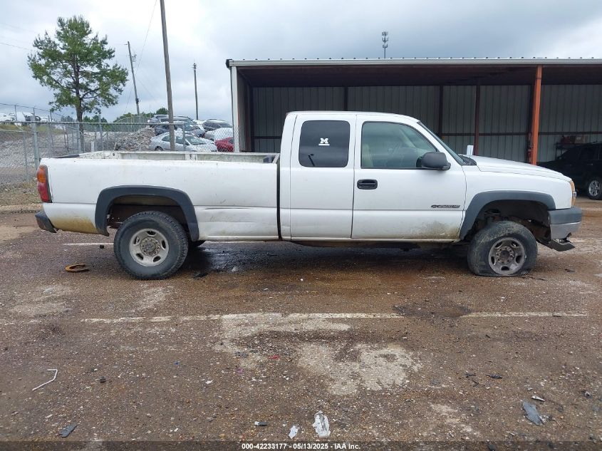 2004 Chevrolet Silverado VIN: 1GCHC2GU44E322371 Lot: 42233177