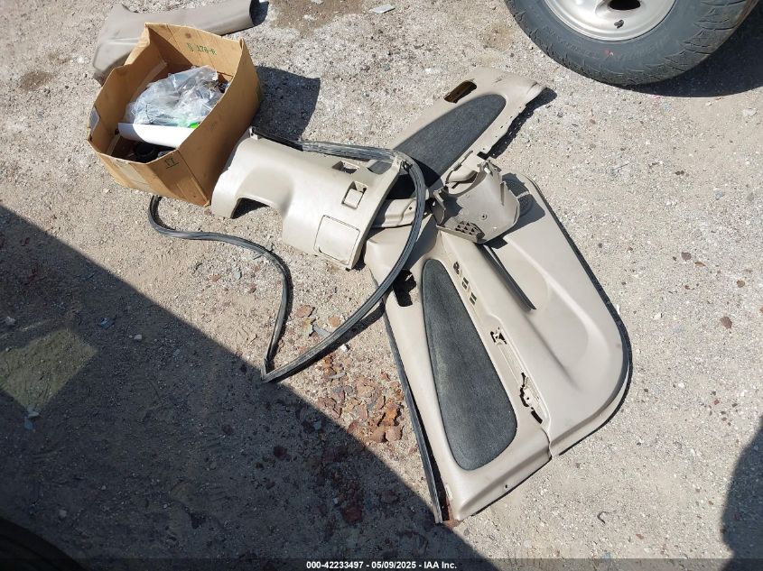 2001 Toyota Corolla Le VIN: 2T1BR18E01C472761 Lot: 42233497