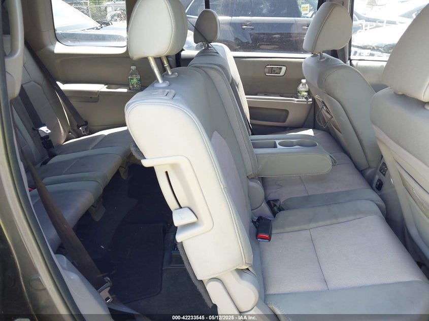 2011 HONDA PILOT VIN: 5FNYF4H46BB073054