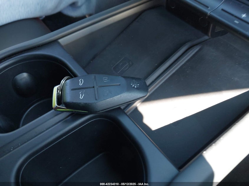 VIN VCF1EBU2XPG008931 2023 FISKER OCEAN EXTREME