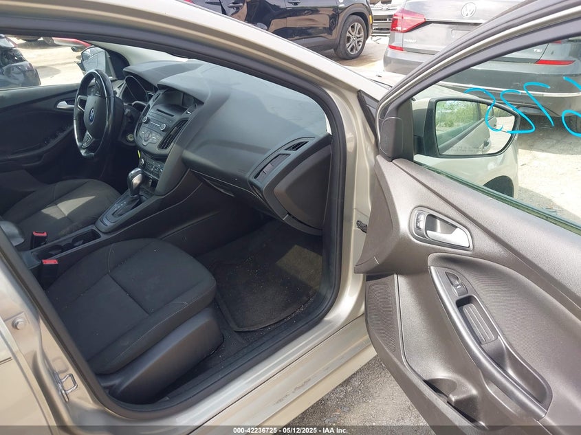 2016 FORD FOCUS VIN: 1FADP3F20GL212015