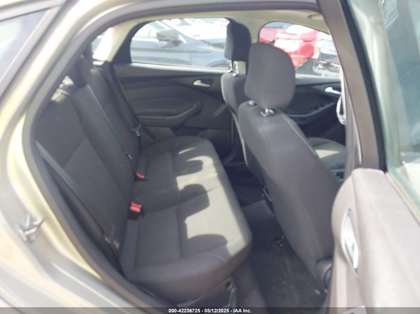 2016 FORD FOCUS VIN: 1FADP3F20GL212015