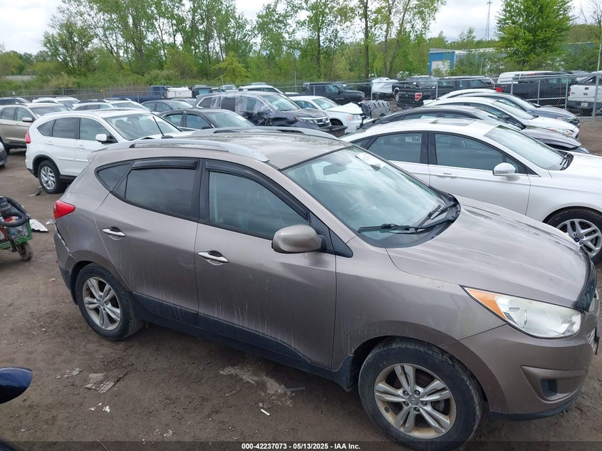 2011 HYUNDAI TUCSON VIN: KM8JU3AC1BU169390