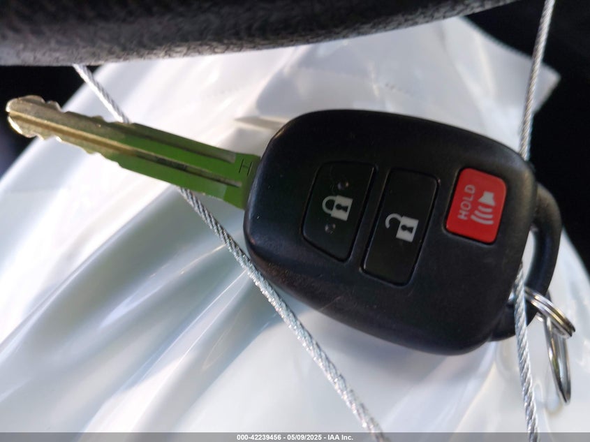 2013 TOYOTA RAV4 VIN: JTMRFREV9DD031180