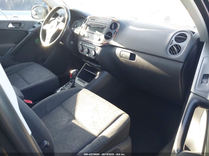 2013 VOLKSWAGEN TIGUAN VIN: WVGAV7AX6DW538176