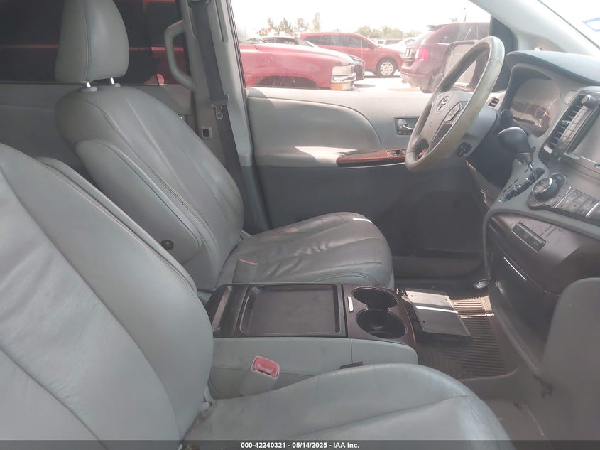 2011 TOYOTA SIENNA VIN: 5TDYK3DC4BS083144