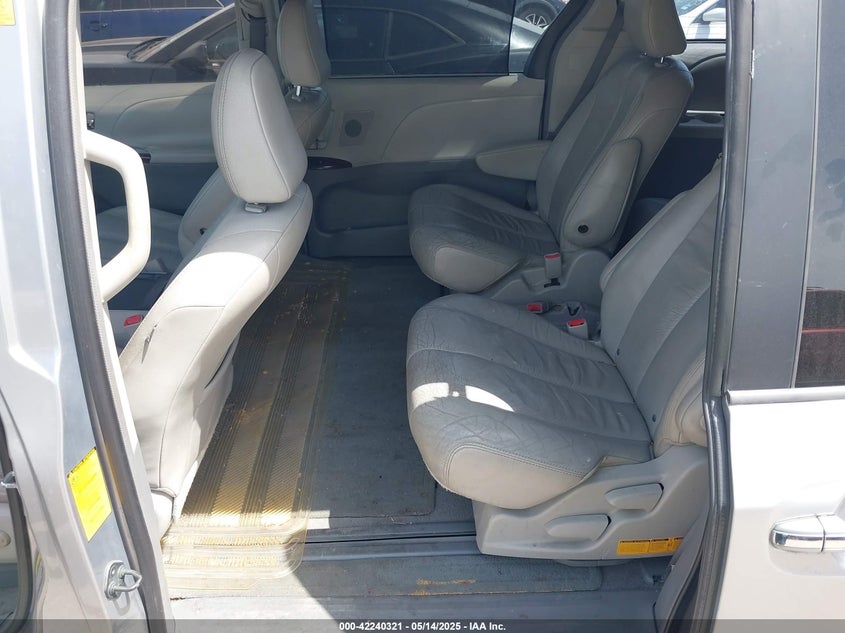 2011 TOYOTA SIENNA VIN: 5TDYK3DC4BS083144