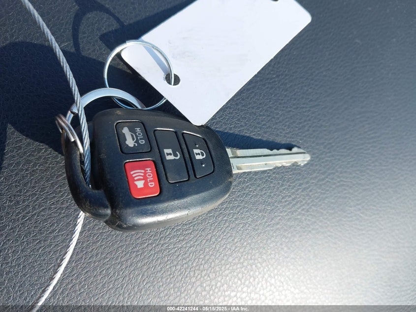 2017 TOYOTA COROLLA LE - 5YFBURHEXHP690472