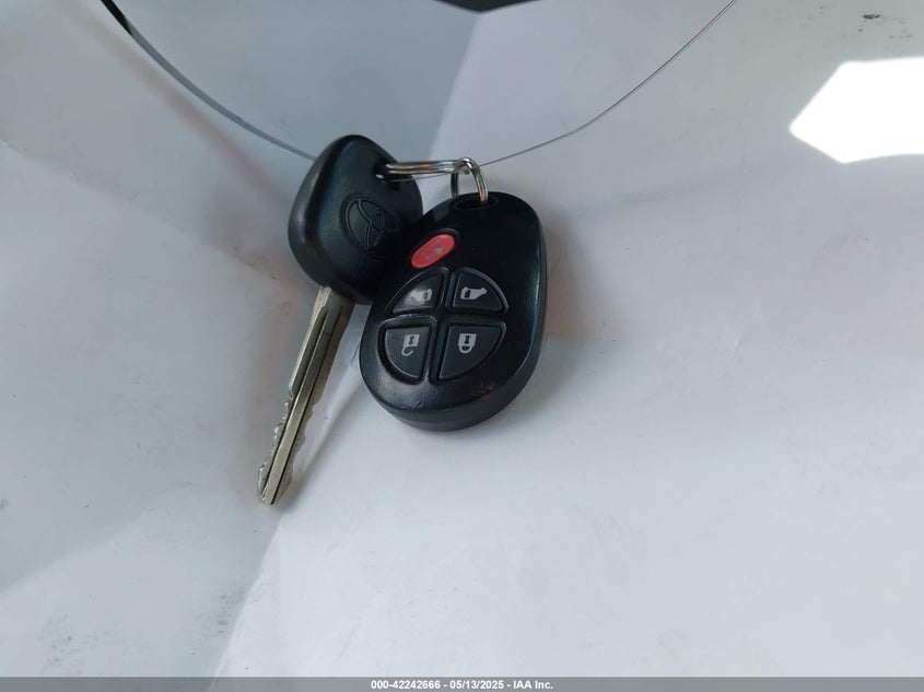 2012 TOYOTA SIENNA VIN: 5TDKK3DC7CS239670