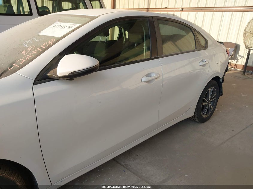 VIN 3KPF24AD9PE559996 2023 KIA FORTE LXS