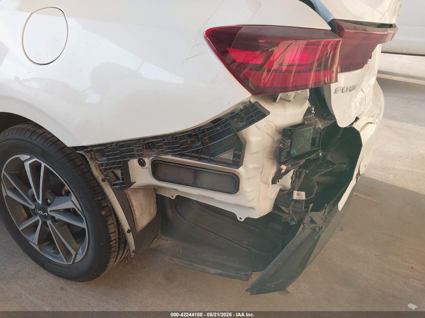 VIN 3KPF24AD9PE559996 2023 KIA FORTE LXS
