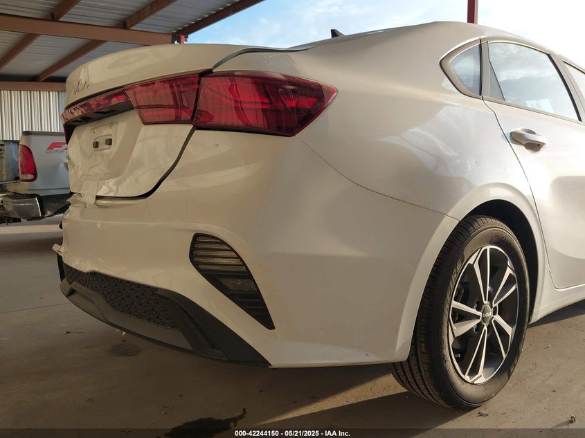 VIN 3KPF24AD9PE559996 2023 KIA FORTE LXS