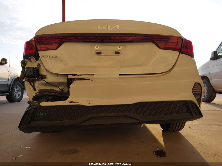 VIN 3KPF24AD9PE559996 2023 KIA FORTE LXS