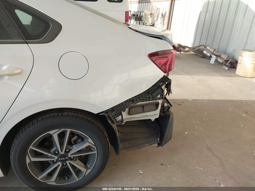 VIN 3KPF24AD9PE559996 2023 KIA FORTE LXS
