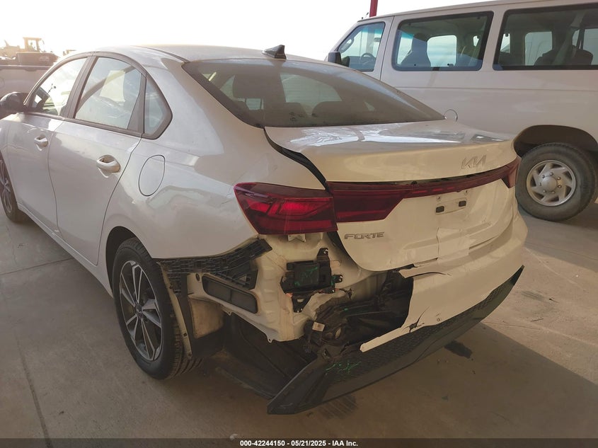 VIN 3KPF24AD9PE559996 2023 KIA FORTE LXS