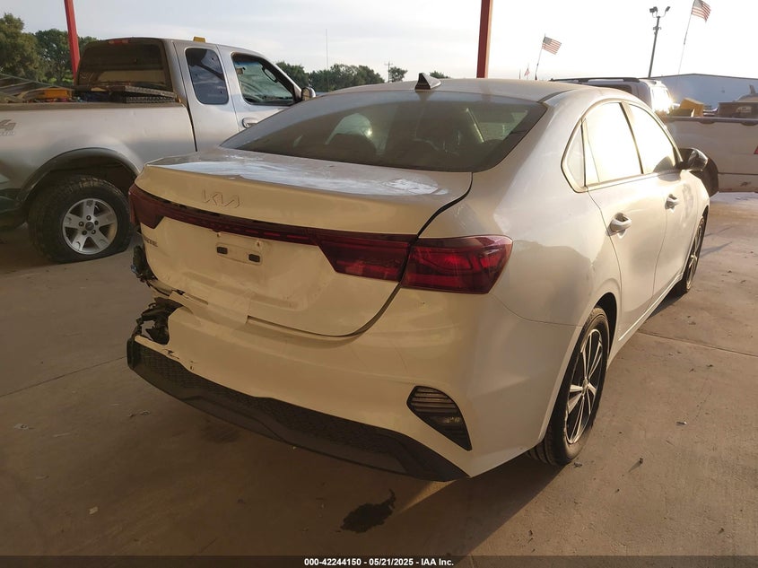 VIN 3KPF24AD9PE559996 2023 KIA FORTE LXS