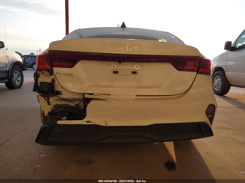 VIN 3KPF24AD9PE559996 2023 KIA FORTE LXS