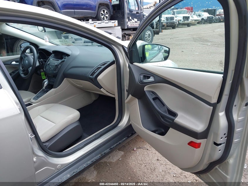 2015 FORD FOCUS VIN: 1FADP3K28FL384913