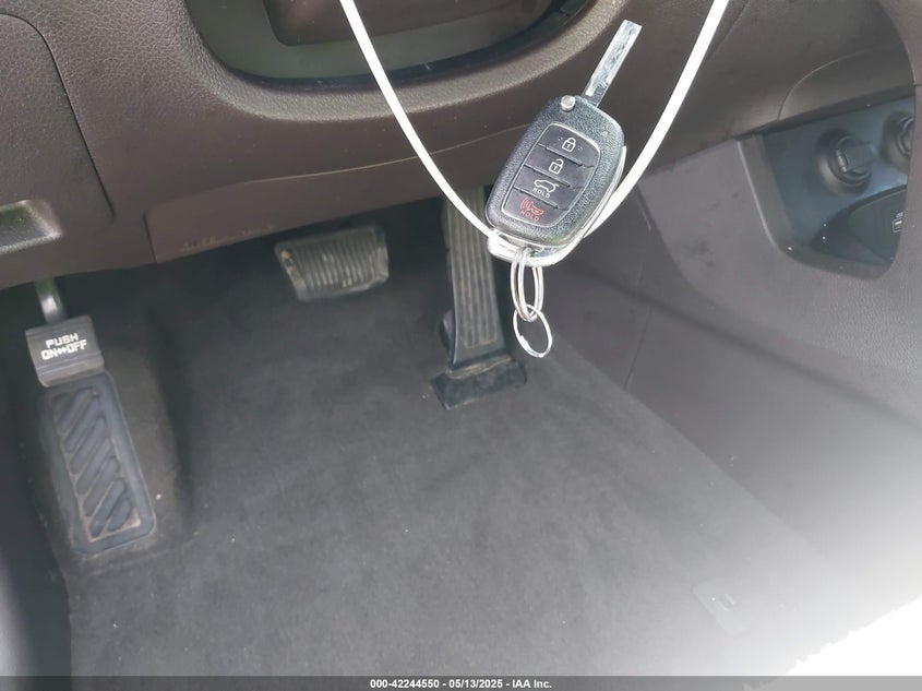 VIN 5NMZU3LB5HH043545 2017 HYUNDAI SANTA FE SPORT 2.4L