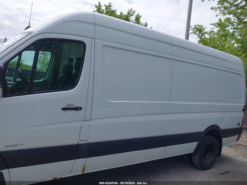 2014 MERC VAN VIN: WD3PF4CC1E5858737