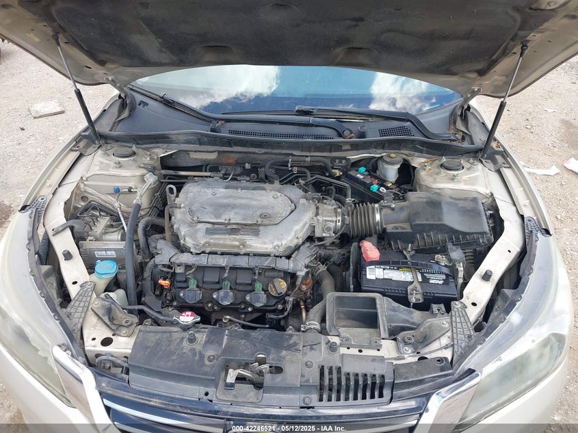 2013 HONDA ACCORD VIN: 1HGCR3F80DA025211