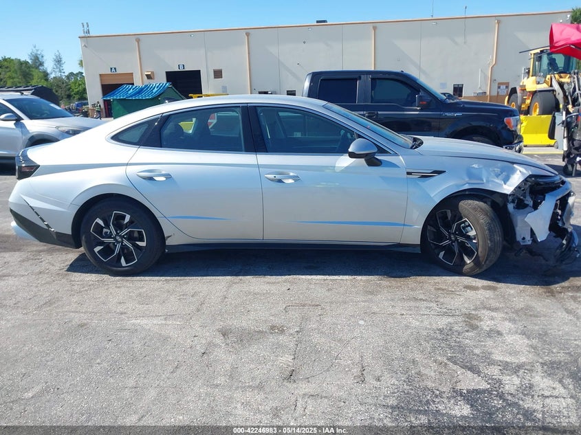 2025 HYUNDAI SONATA VIN: KMHL64JA0SA449438