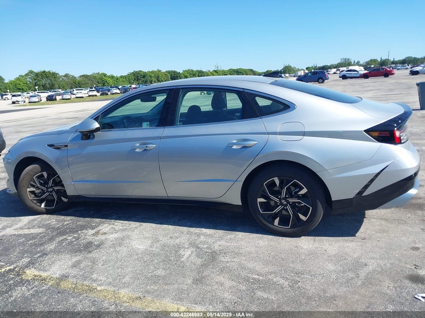 2025 HYUNDAI SONATA VIN: KMHL64JA0SA449438