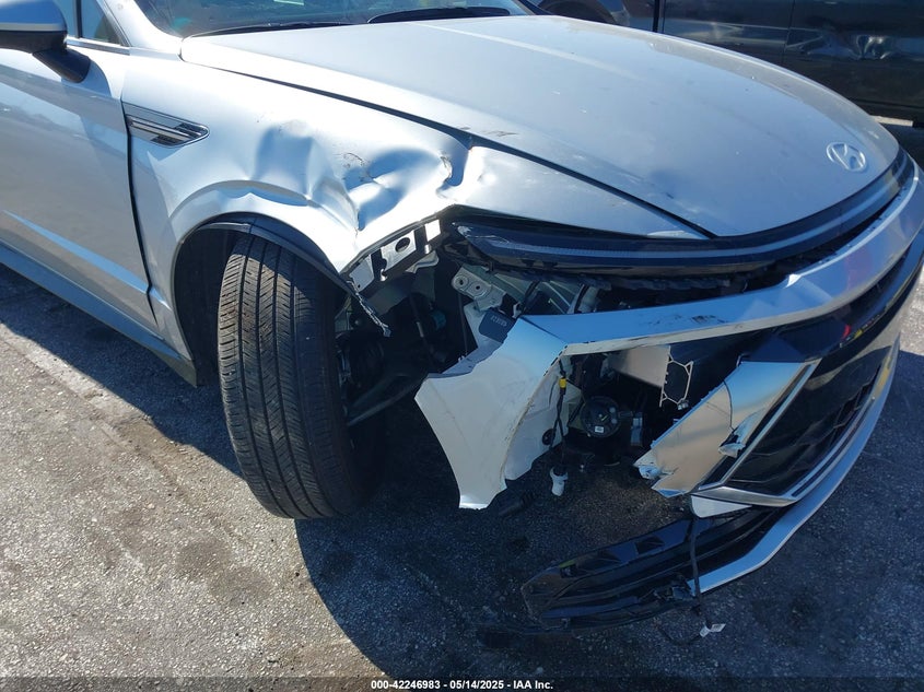 2025 HYUNDAI SONATA VIN: KMHL64JA0SA449438