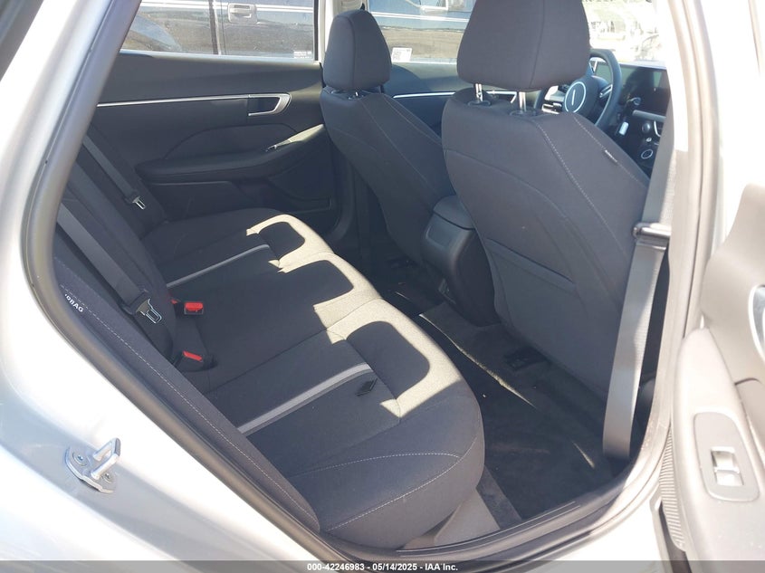 2025 HYUNDAI SONATA VIN: KMHL64JA0SA449438