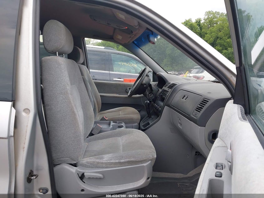 KNDUP132256698096 2005 KIA SEDONA photo no. 5