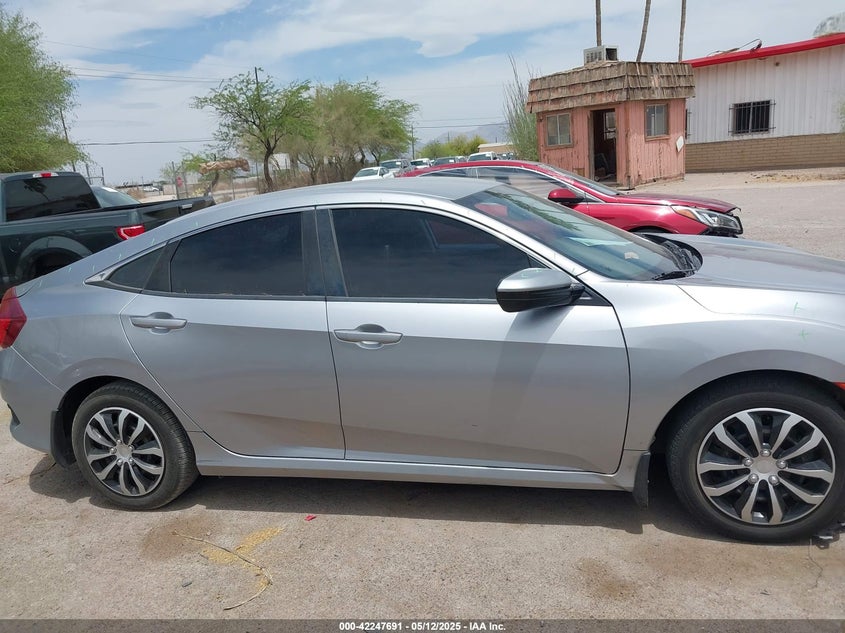 VIN 19XFC2F57JE006838 2018 HONDA CIVIC LX