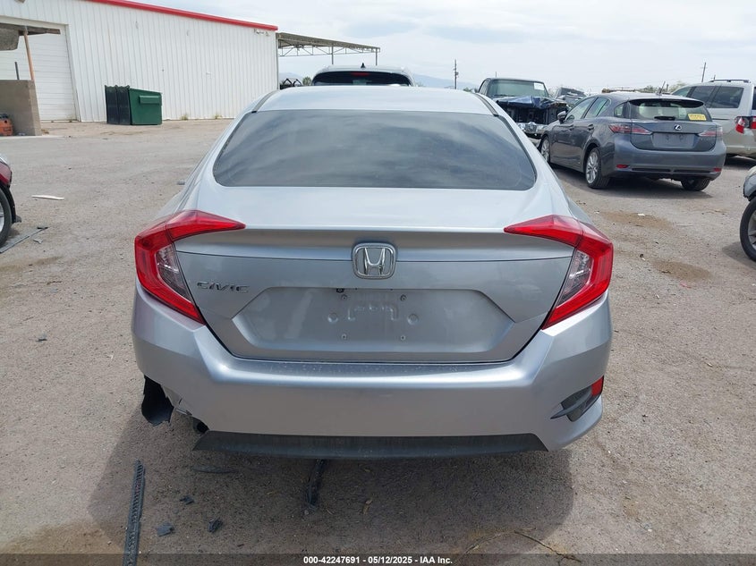 VIN 19XFC2F57JE006838 2018 HONDA CIVIC LX