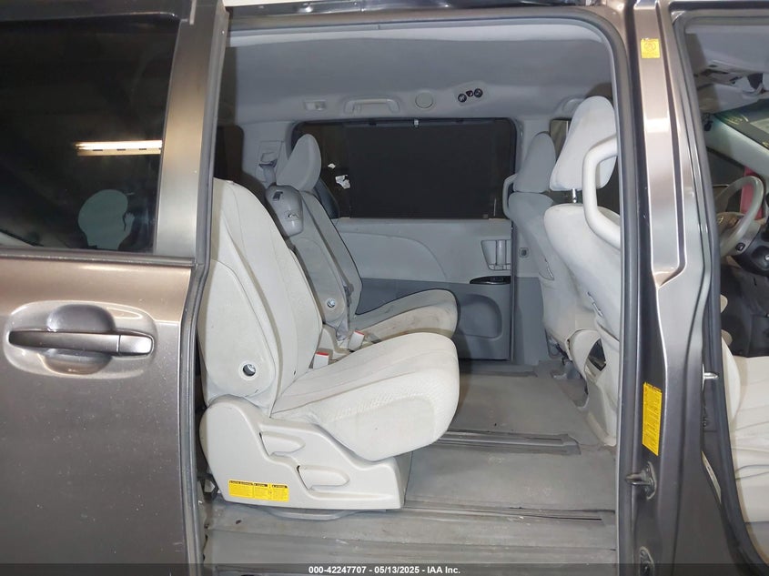 2011 TOYOTA SIENNA VIN: 5TDKK3DCXBS106254