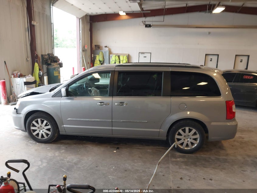 2016 CHRYSLER TOWN & COUNTRY VIN: 2C4RC1BG2GR111809