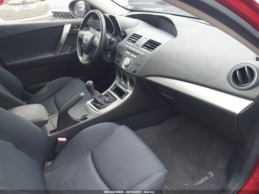 2011 MAZDA MAZDA3 VIN: JM1BL1U59B1377614
