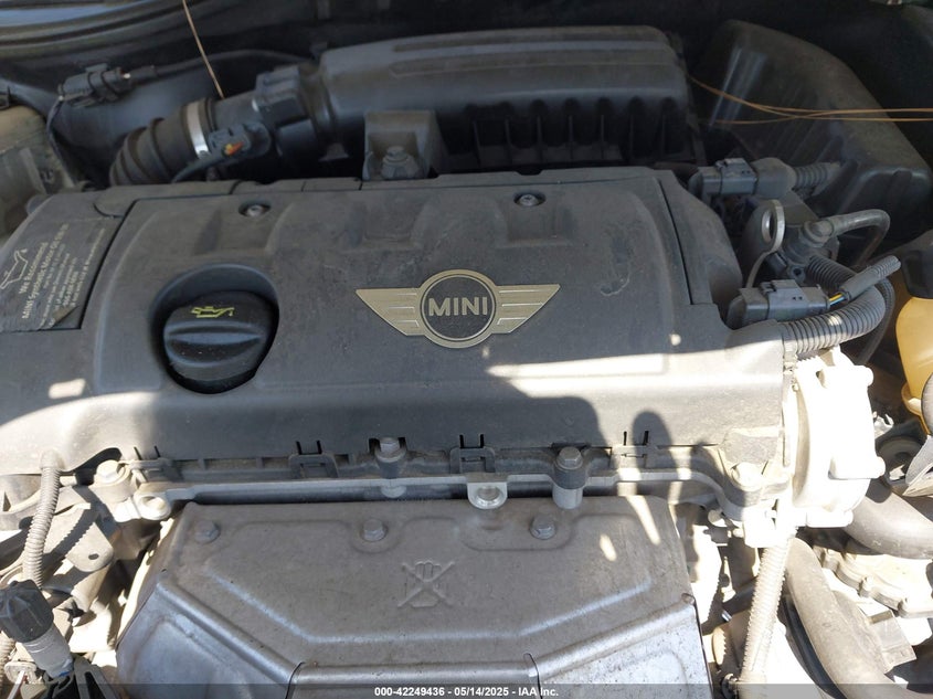 2011 MINI COOPER VIN: WMWSU3C52BT095133