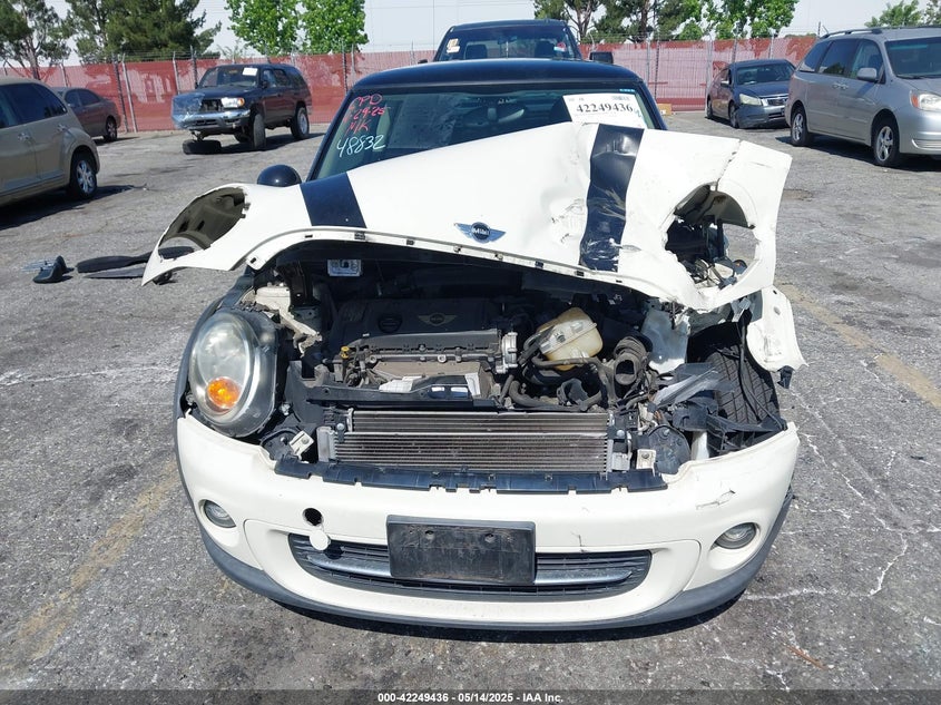 2011 MINI COOPER VIN: WMWSU3C52BT095133