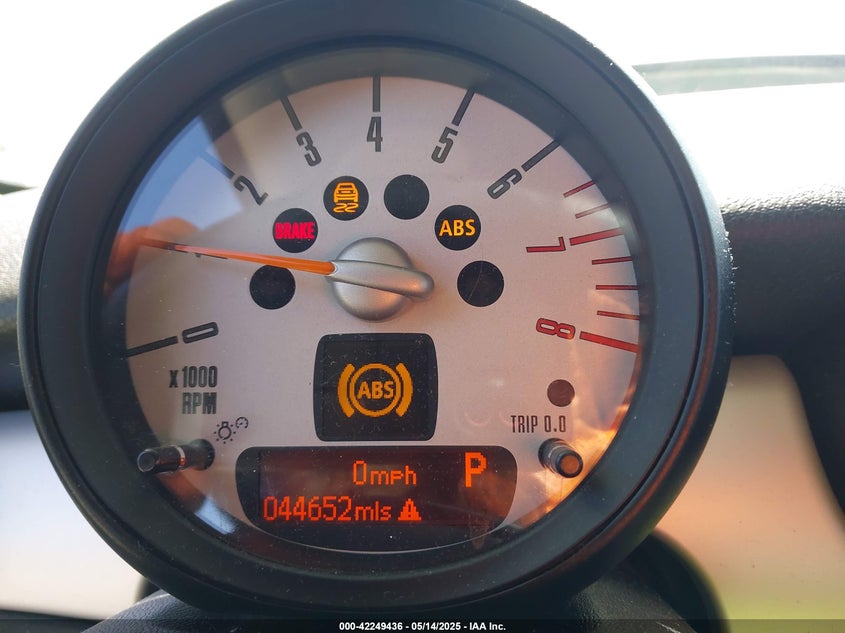 2011 MINI COOPER VIN: WMWSU3C52BT095133