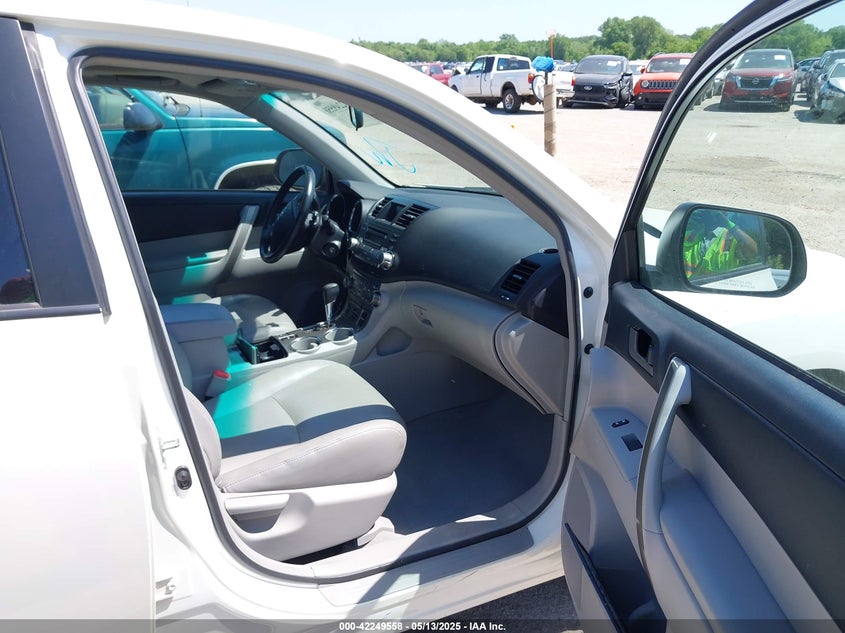 2010 TOYOTA HIGHLANDER VIN: 5TDJK3EH0AS039085