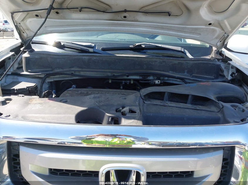 2011 HONDA PILOT VIN: 5FNYF3H57BB033570