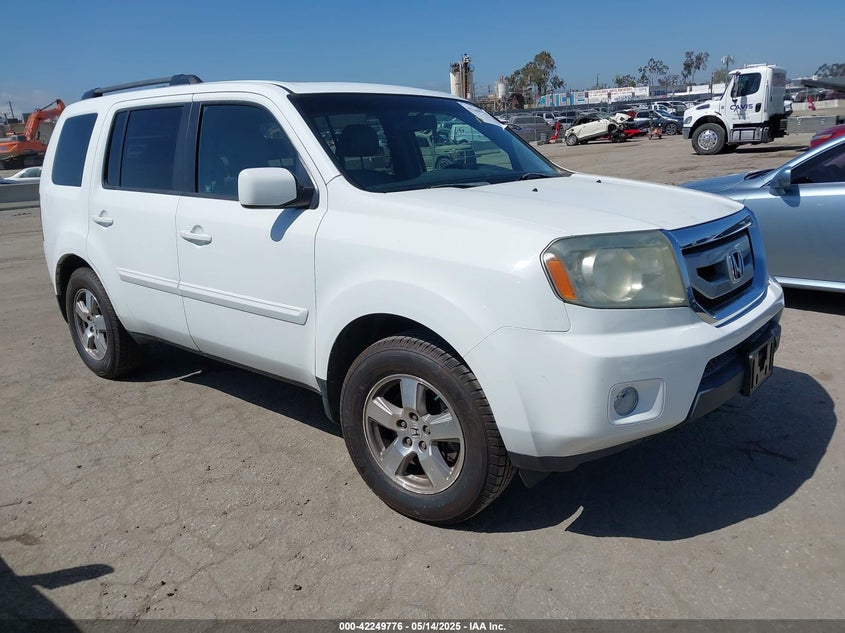 2011 HONDA PILOT VIN: 5FNYF3H57BB033570