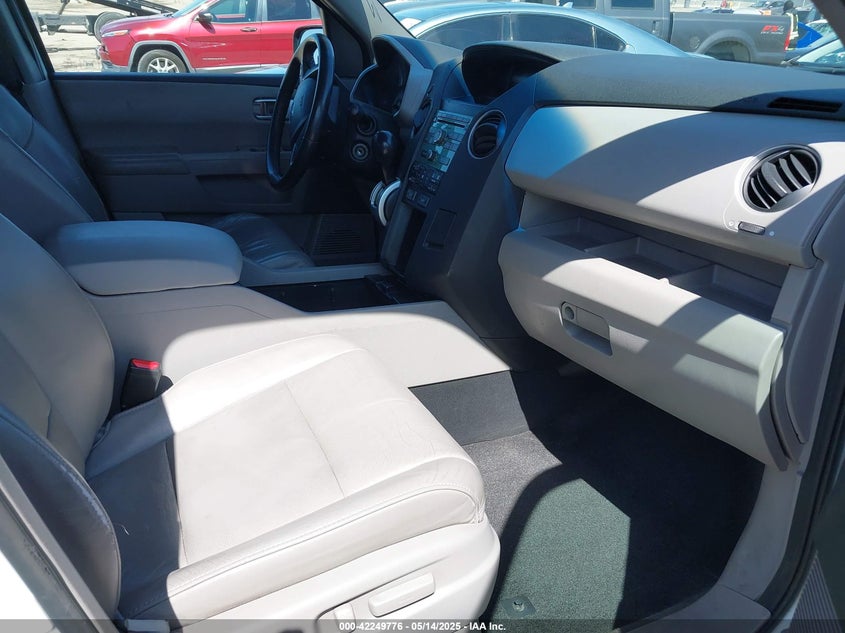 2011 HONDA PILOT VIN: 5FNYF3H57BB033570