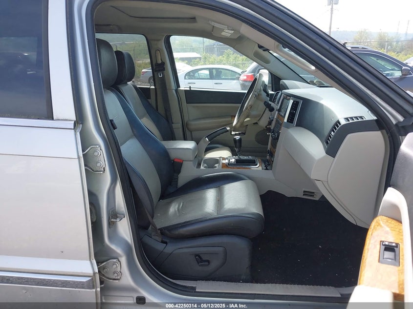 2008 JEEP GRAND CHEROKEE VIN: 1J8HR58248C239002