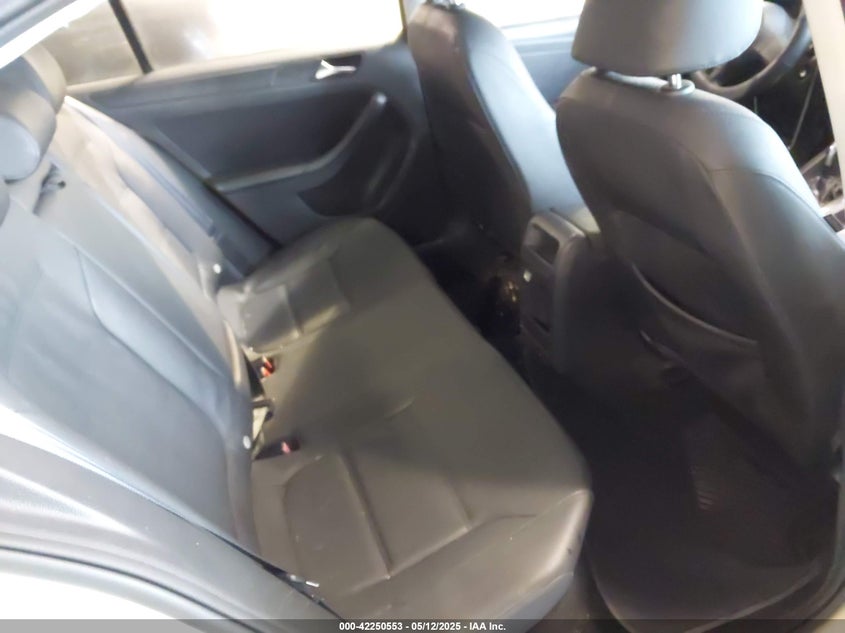 2011 VOLKSWAGEN JETTA VIN: 3VWDX7AJXBM319903