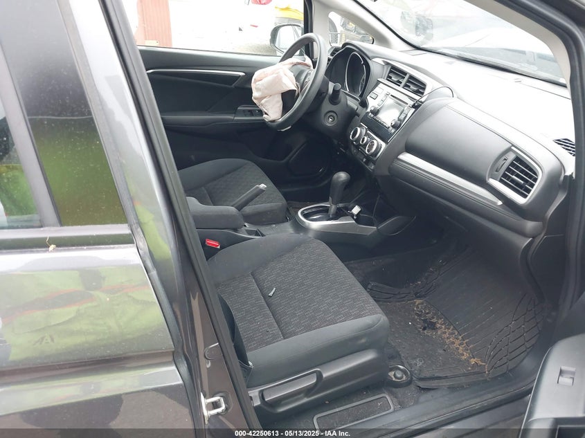 2015 HONDA FIT VIN: 3HGGK5H52FM779270